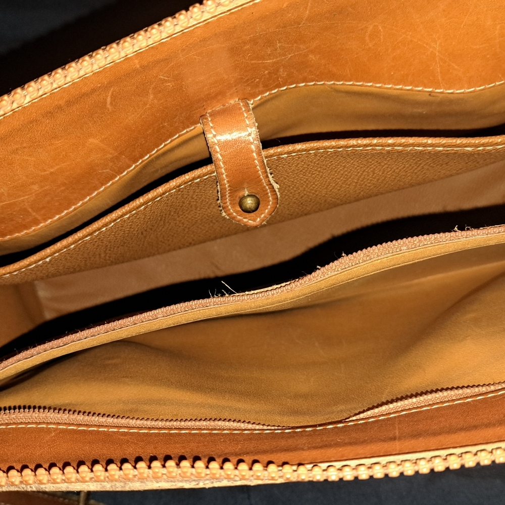 2 Vintage Dooney & Bourke Purses - Picture 6 of 16